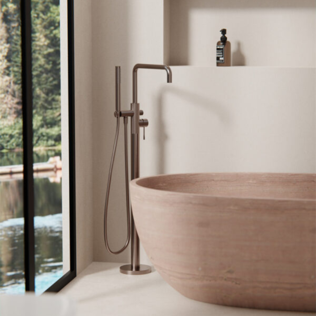 Freestanding bath fillers