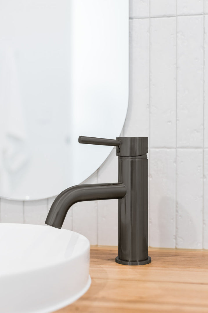 Round Basin Mixer Curved - Shadow
