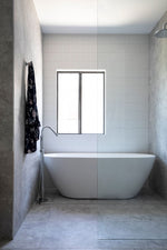 Load image into Gallery viewer, Round Freestanding Bath Spout and Hand Shower - Polished Chrome
