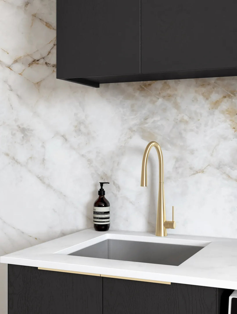 Laundry Kit 1305B Byron/Bondi Black Oak with Natural Carrara Marble Top